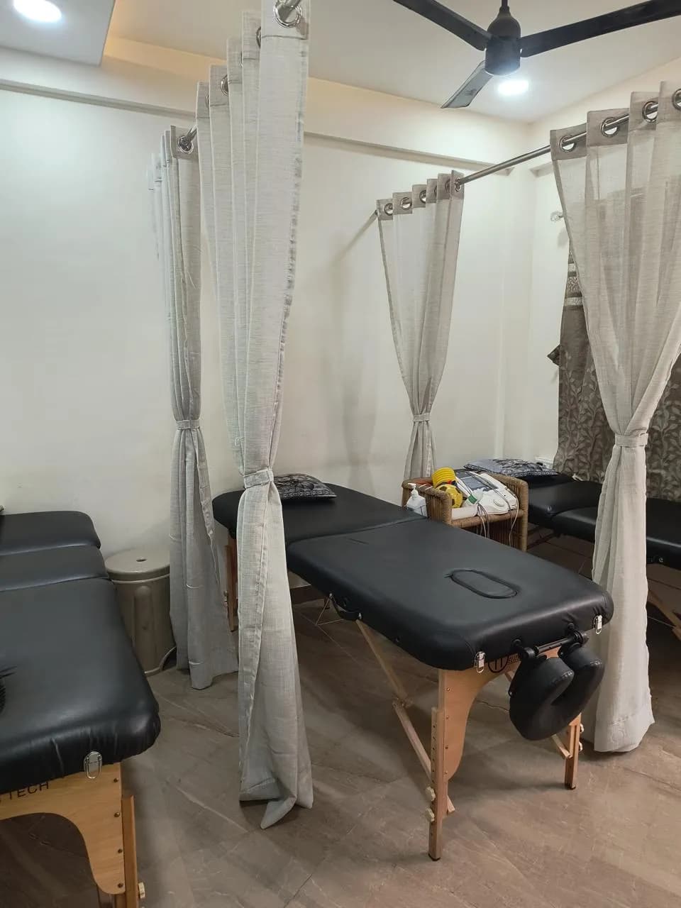 A physiotherapy and movement session in progress at Physiologic