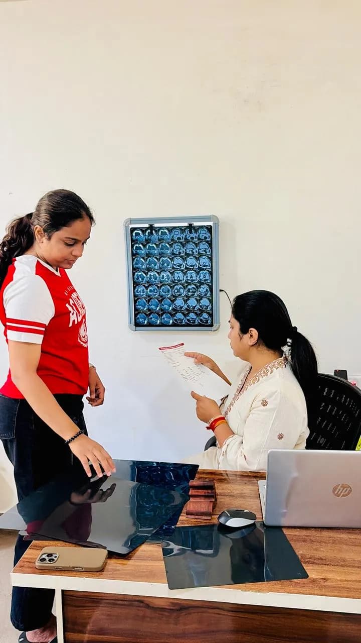 A physiotherapy and movement session in progress at Physiologic