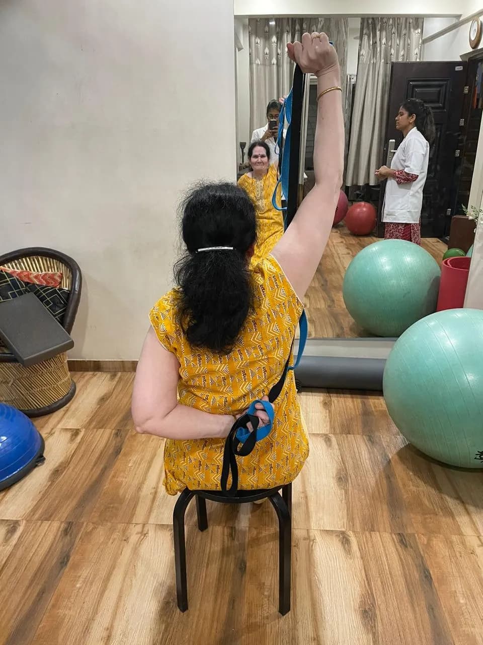 A physiotherapy and movement session in progress at Physiologic