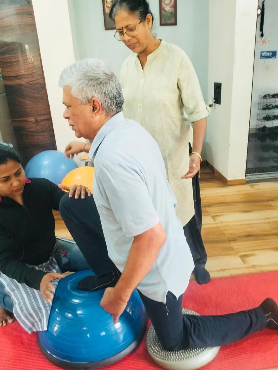 A physiotherapy and movement session in progress at Physiologic