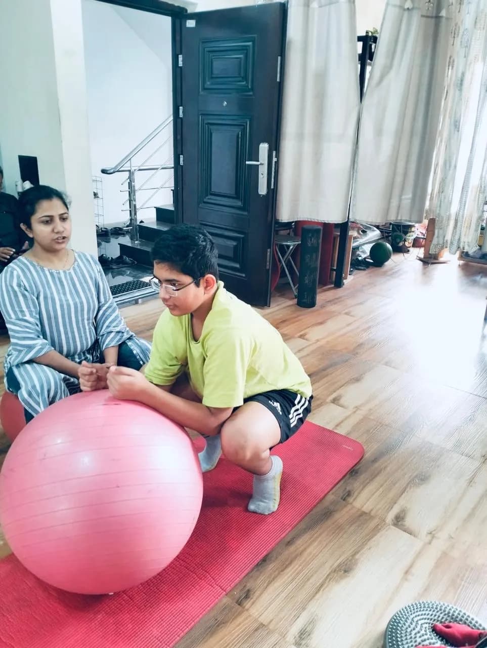 A physiotherapy and movement session in progress at Physiologic