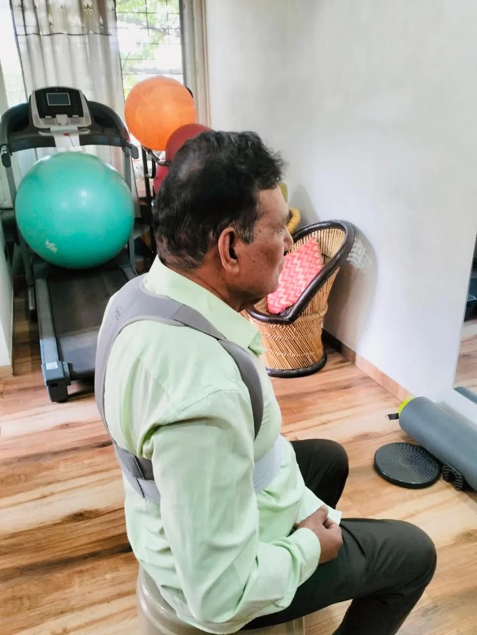A physiotherapy and movement session in progress at Physiologic