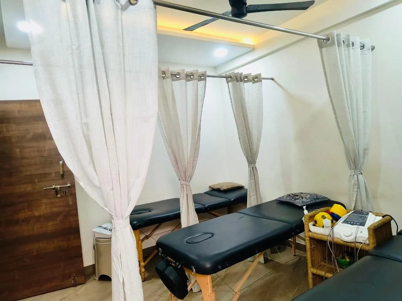 A physiotherapy and movement session in progress at Physiologic